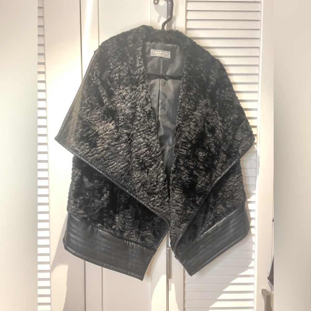 Black cozy vest w/leather trim